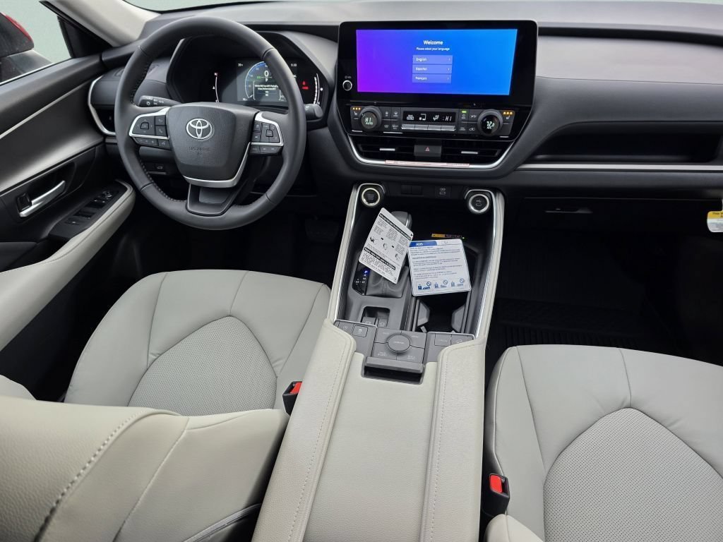 Used 2026 Pearl Toyota XLE image 30