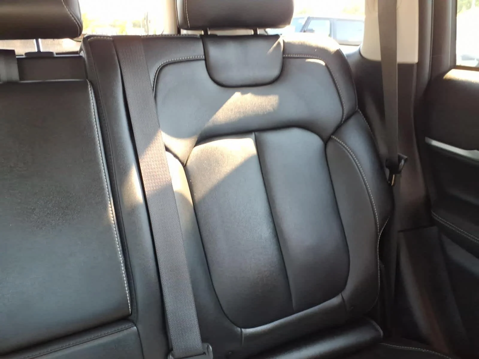 Certified Used 2023 Diamond Black Crystal Pearlcoat Jeep Limited image 20