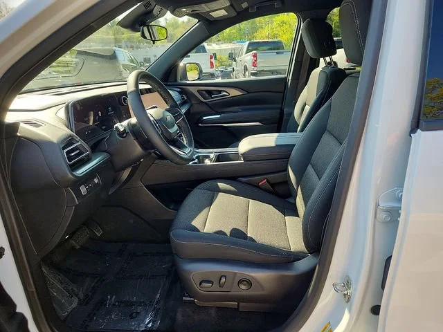 2025 Chevrolet Traverse LT - Photo 13