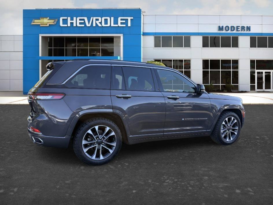 Used 2023 Baltic Gray Metallic Clearcoat Jeep Overland image 5