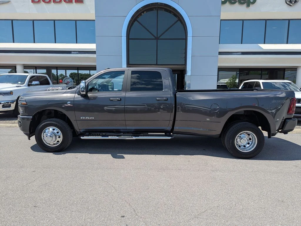 2025 RAM 3500 Laramie - Photo 8