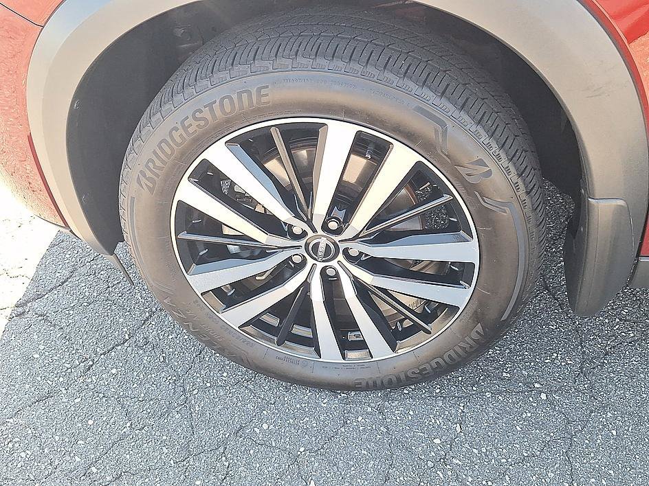 Used 2025 Scarlet Ember Tintcoat Nissan Platinum image 24