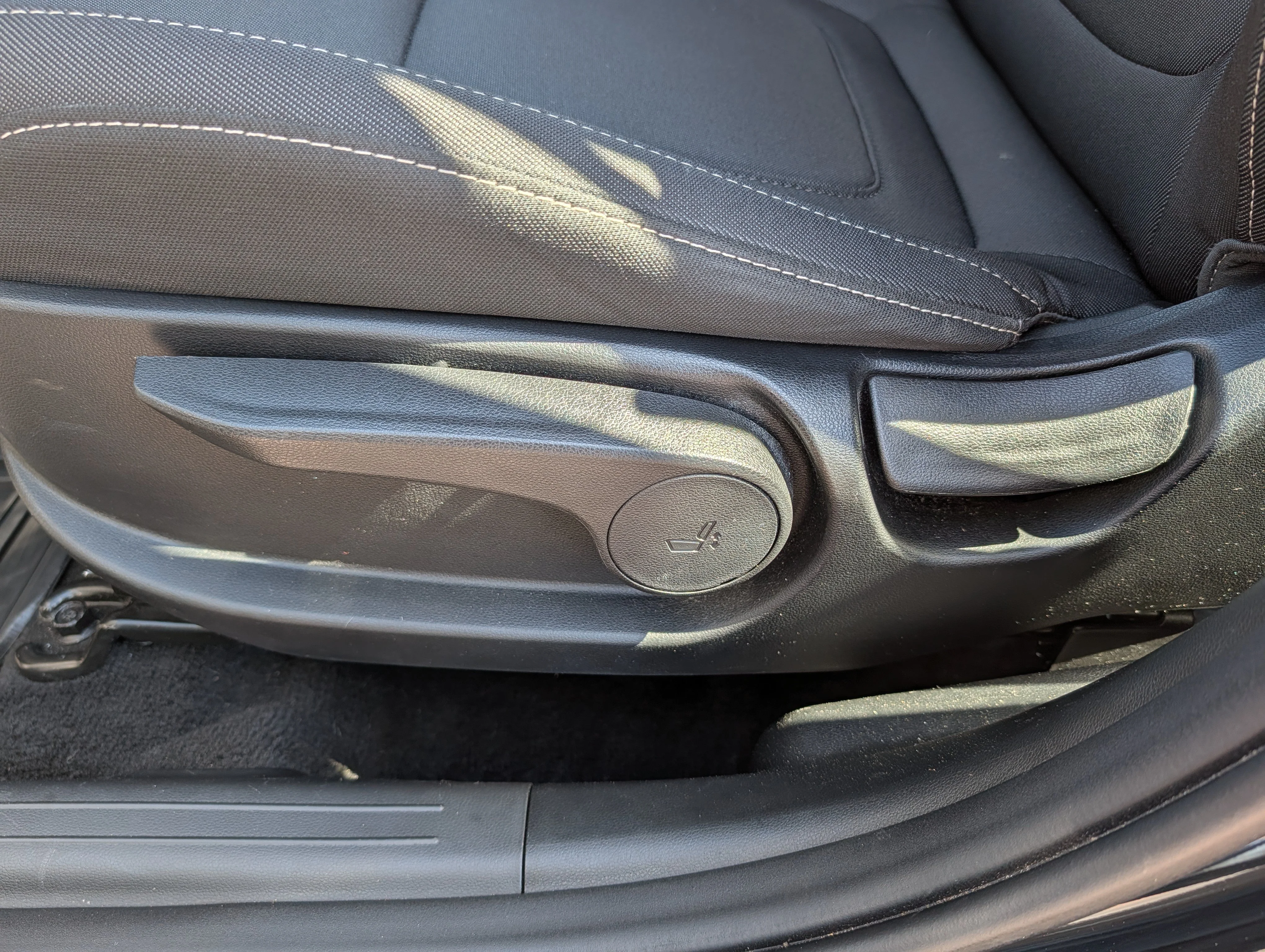 Used 2024 Black Pearl Hyundai SE image 19