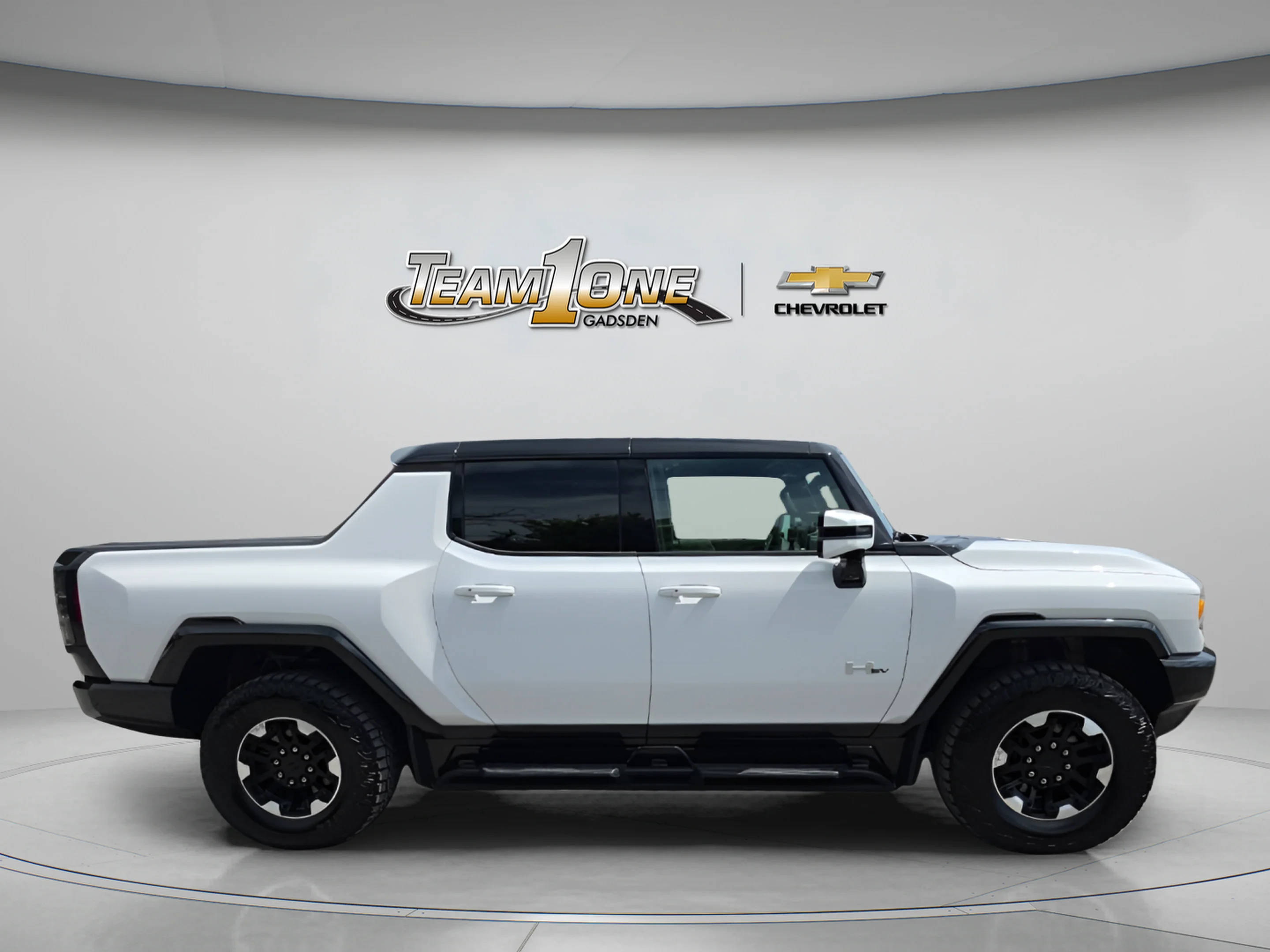 Used 2024 Interstellar White GMC 2X image 9