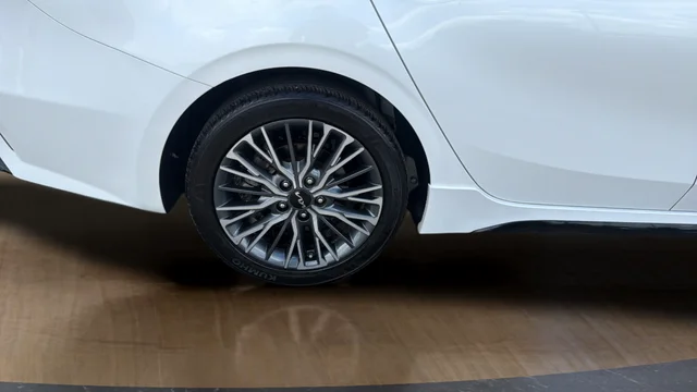 Used 2024 White Kia GT-Line image 26