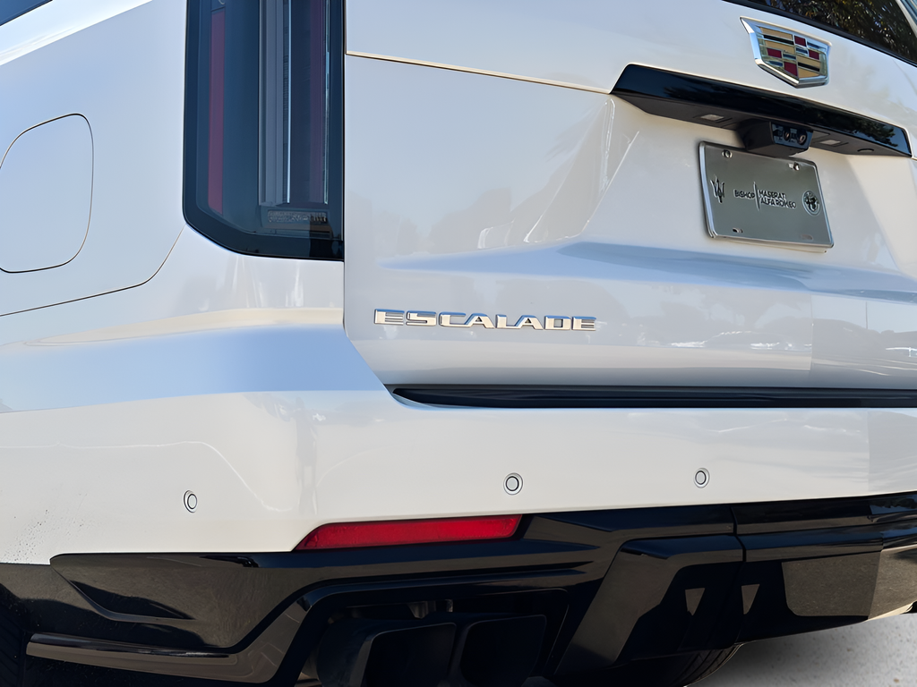 Used 2025 White Cadillac V-Series image 31