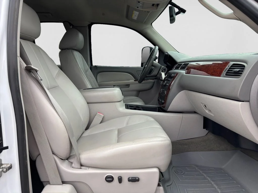 Used 2011 White Chevrolet LTZ image 15