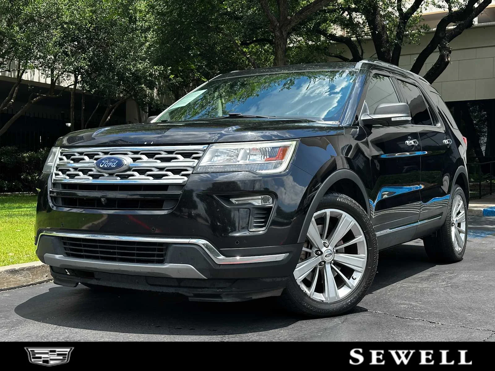 2019 Ford Explorer Limited 4WD's photo