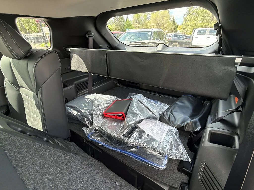 New 2025 Black Diamond Mitsubishi SE image 25