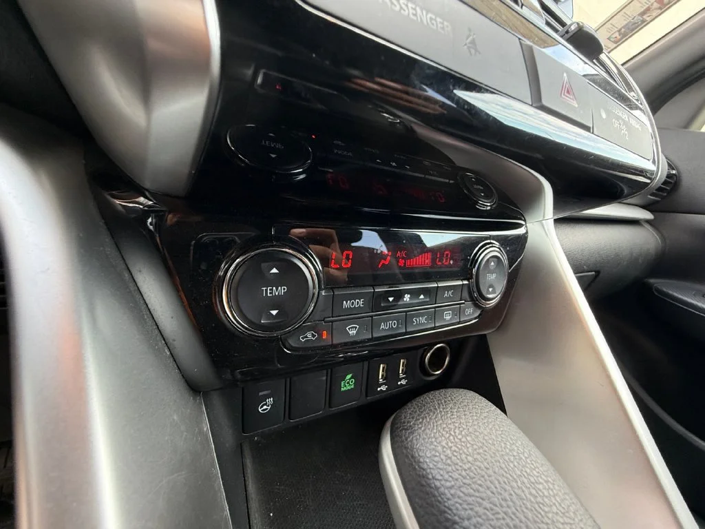 Used 2024  Mitsubishi SE image 23