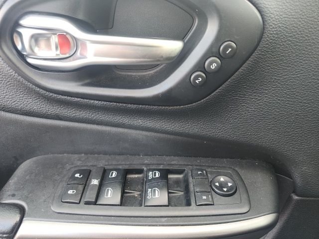 Used 2019 Granite Crystal Metallic Clearcoat Jeep Limited image 7