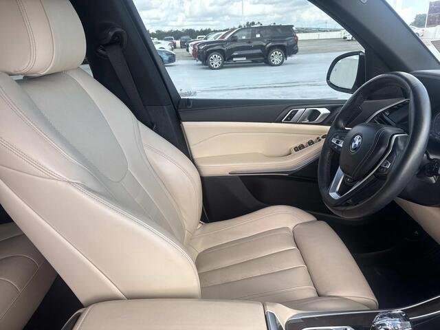 Used 2022 Mineral White Metallic BMW xDrive40i image 11