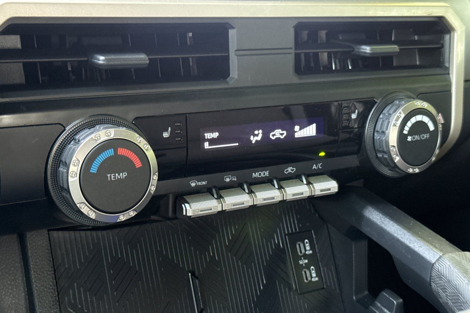 Used 2024  Toyota SR5 image 18