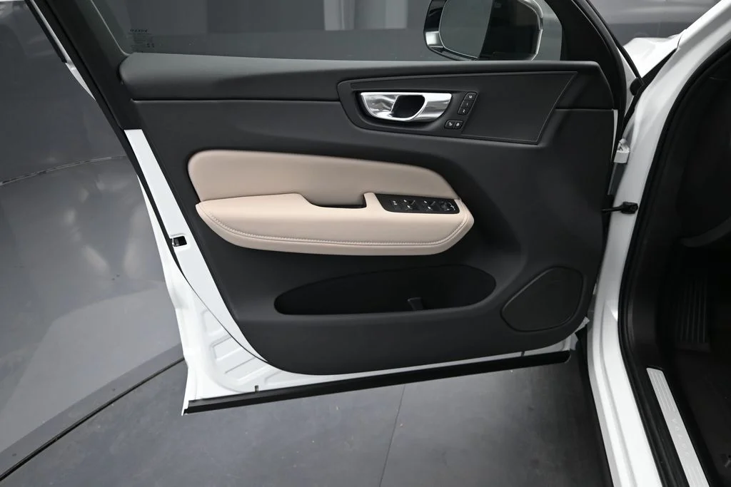 Used 2026 Crystal White Volvo Plus image 9