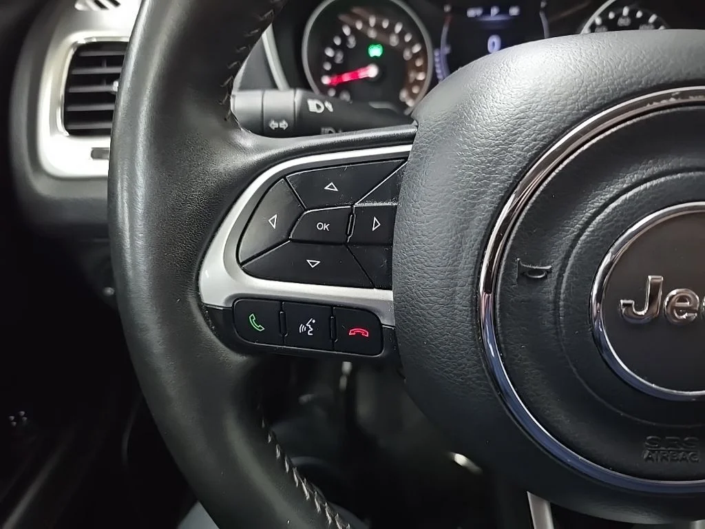 Used 2018 White Jeep Latitude image 19