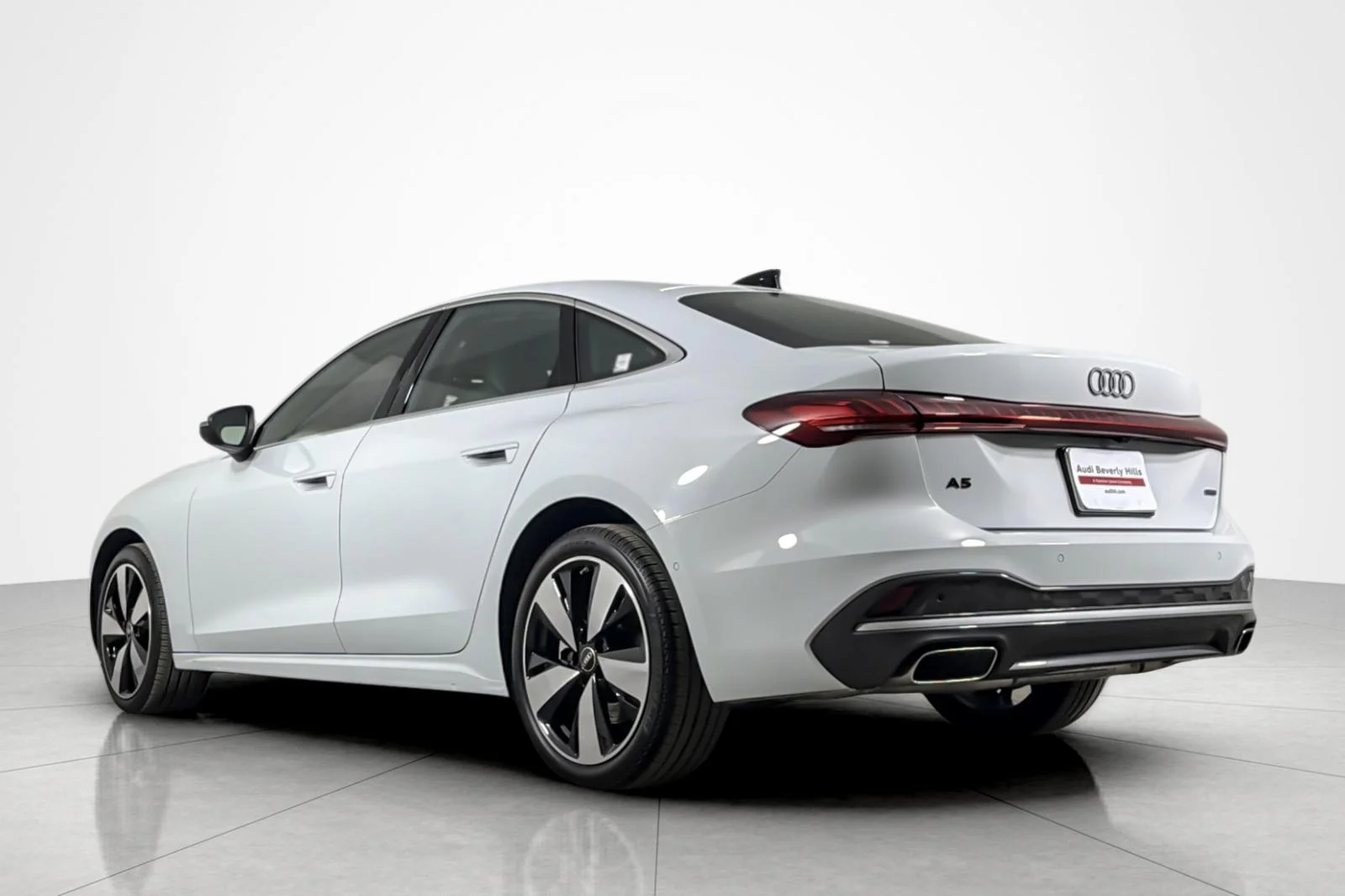 Used 2025 Glacier White Metallic Audi Premium Plus 2.0 TFSI quattro image 3