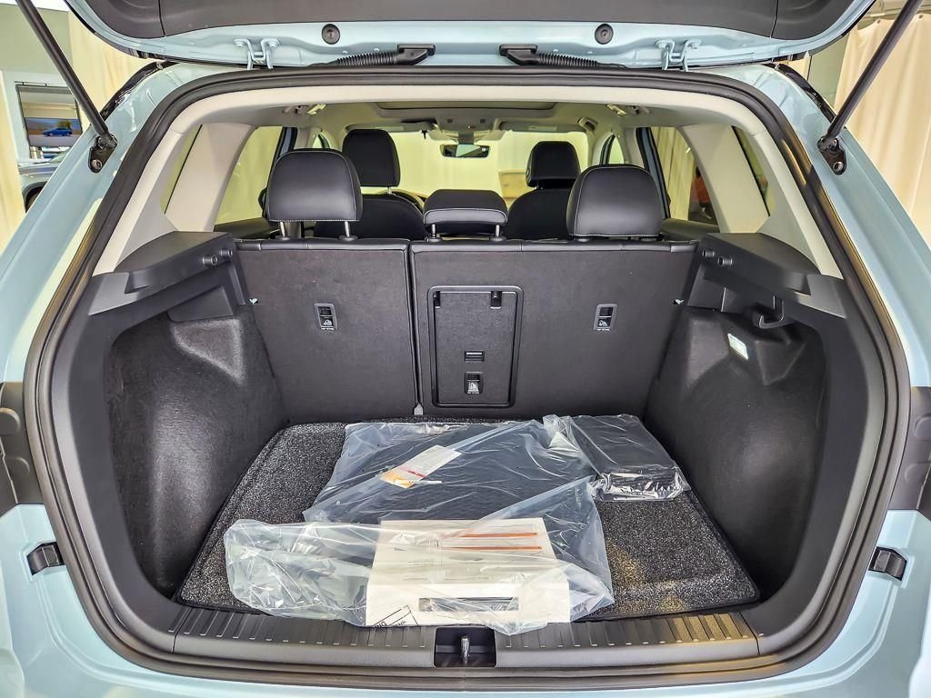 New 2026 Monument Gray W/Deep Black Roof Volkswagen 1.5T SE Black image 17