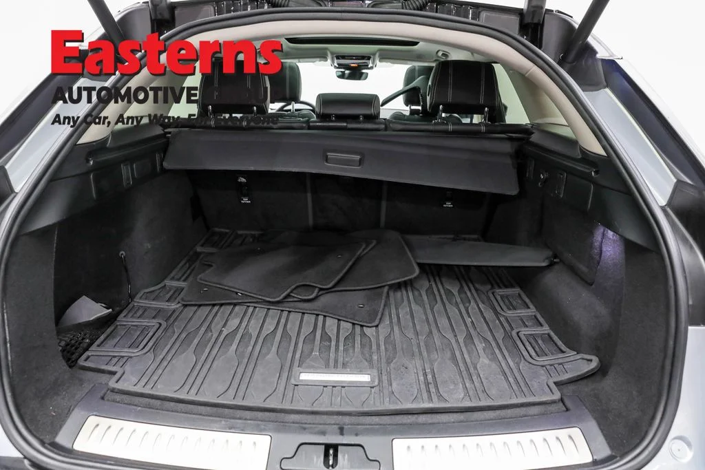 Used 2021 Gray Land Rover S image 9