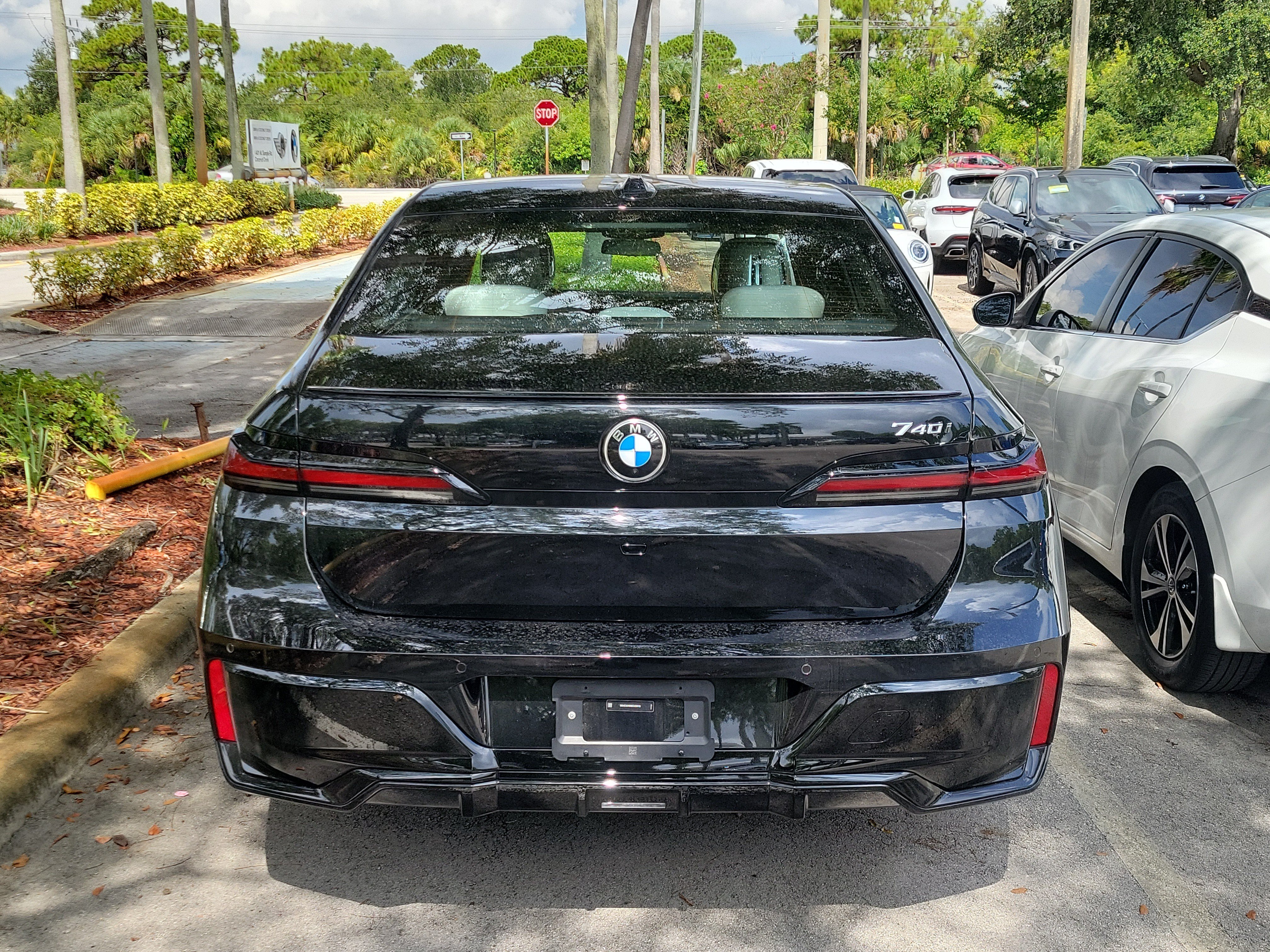 Used 2025 Black Sapphire Metallic BMW 740i image 7