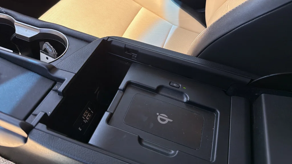 Used 2015 White Lexus 200t image 28