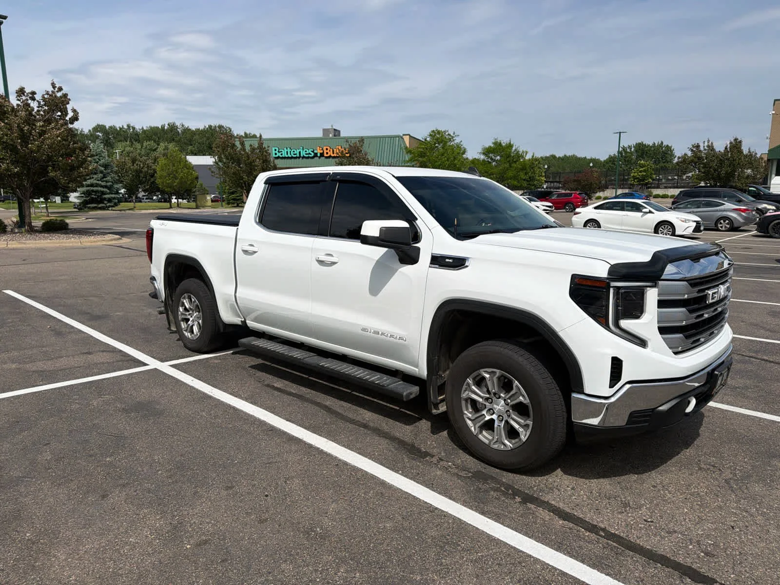 Used 2022 Summit White GMC SLE image 2