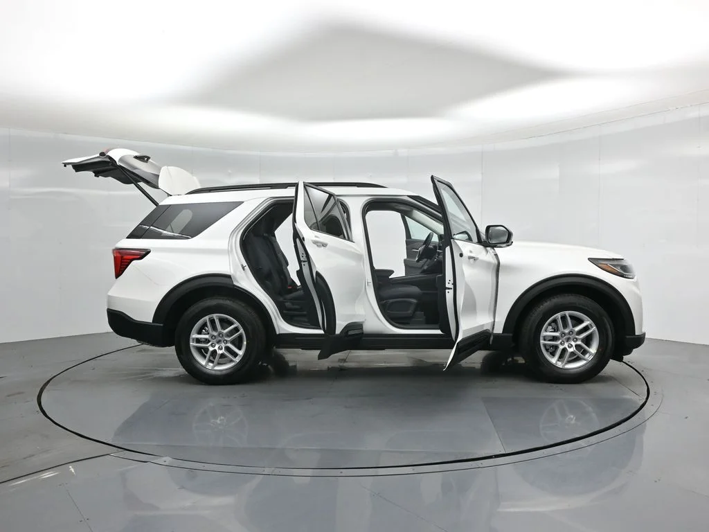 New 2026 Star White Metallic Tri-Coat Ford Active image 4