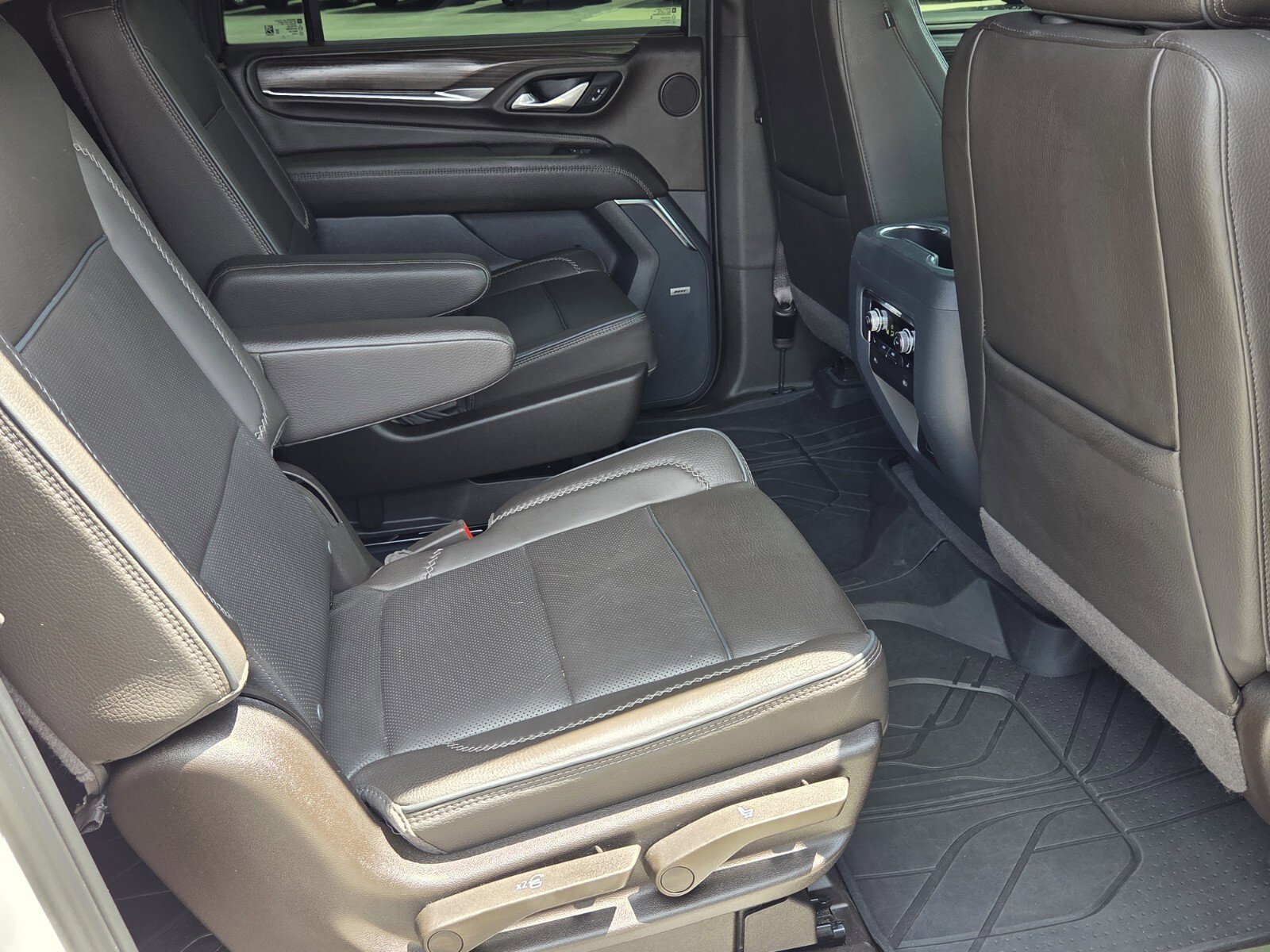 Used 2024 White Frost Tricoat GMC Denali image 10