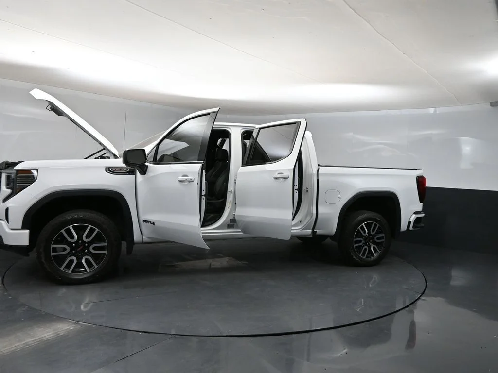 Used 2025 White GMC AT4 image 45