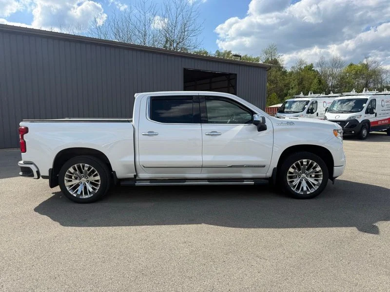 Used 2023 Beige Chevrolet High Country image 2