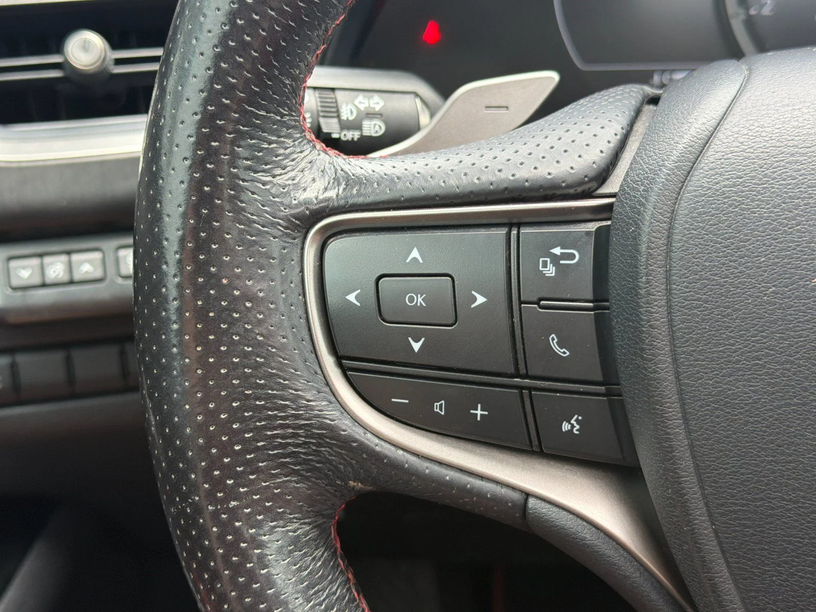 Used 2019 White Lexus 200 F SPORT image 26