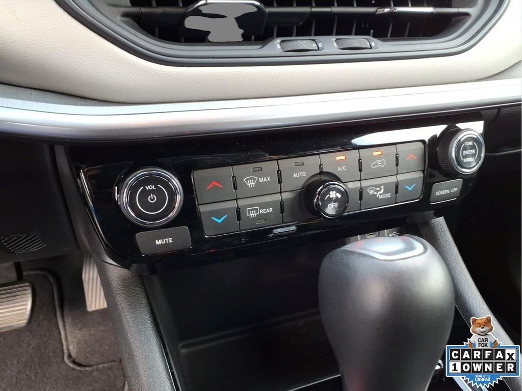 Used 2025 Silver Jeep Limited image 23