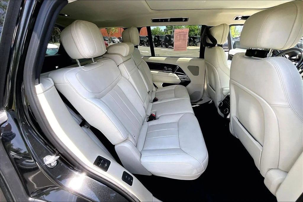 Used 2024 Black Land Rover SE image 29