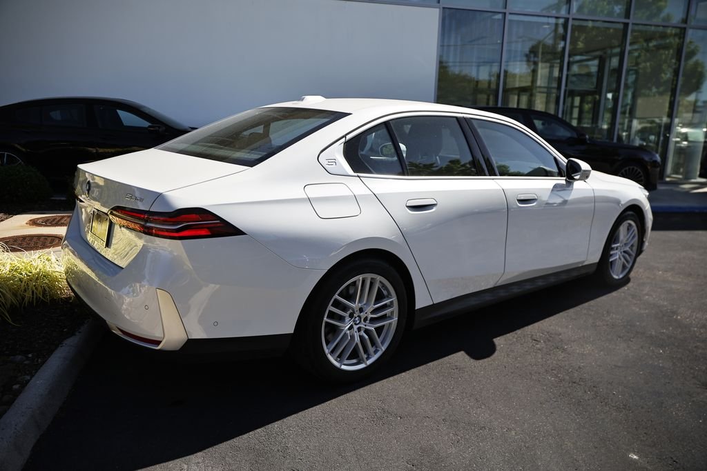 2025 BMW 5 Series 530i - Photo 7