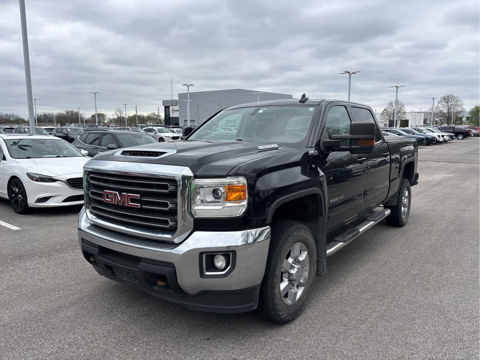 Used 2018 GMC Sierra 2500HD SLE with VIN 1GT12SEY0JF251043 for sale in Kansas City