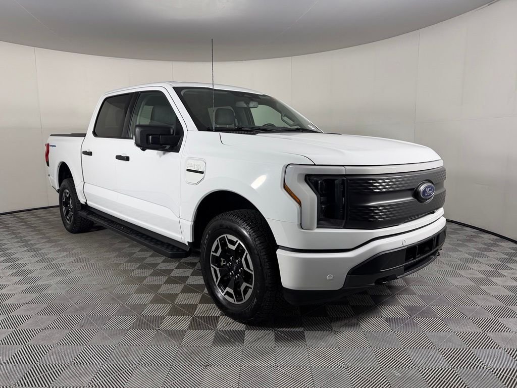 Used 2023 White Ford XLT image 5