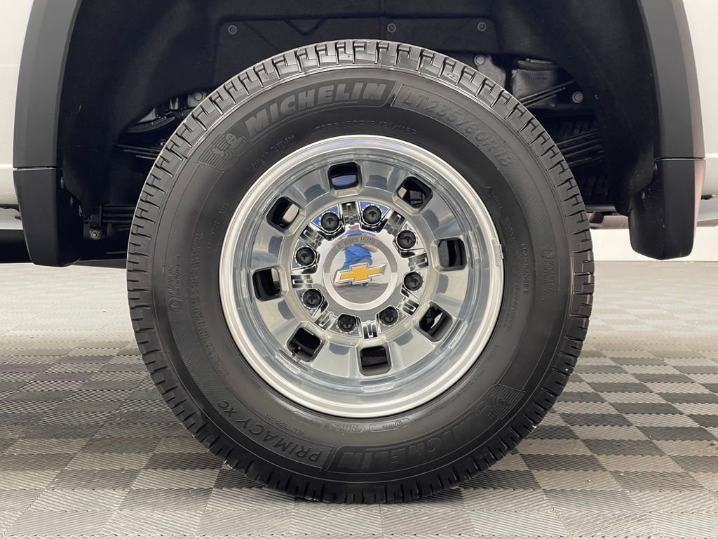 Used 2026 Summit White Chevrolet High Country image 18