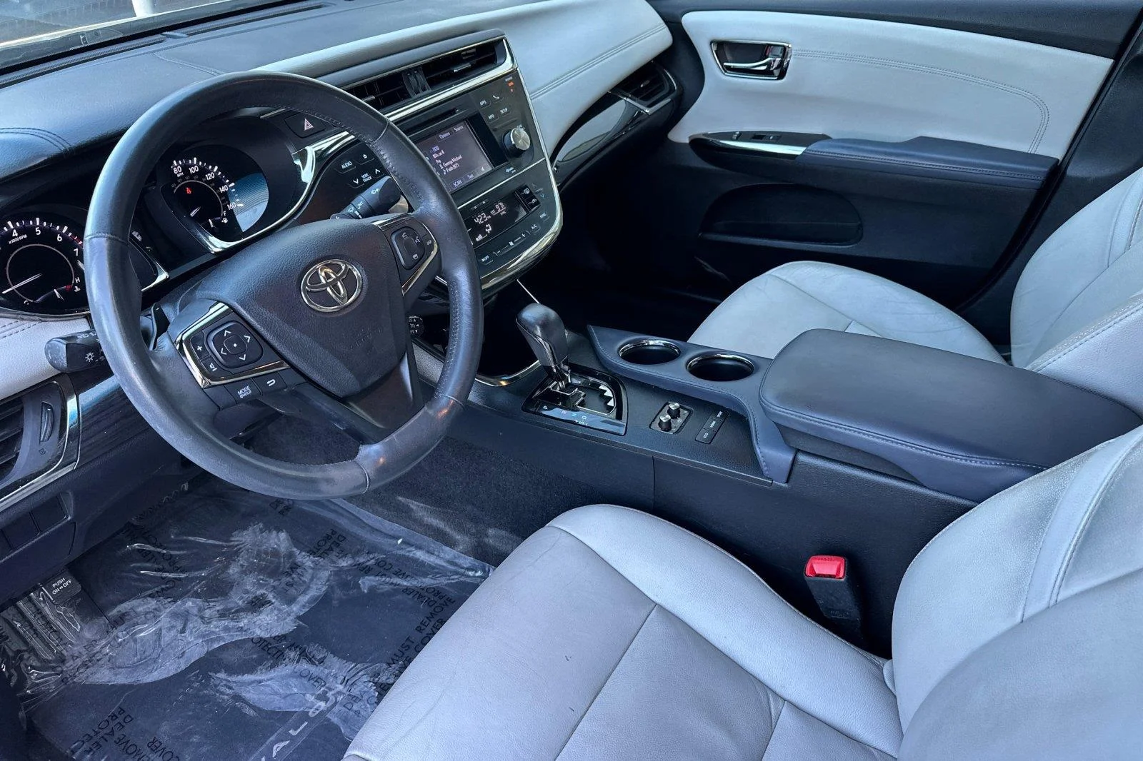 Used 2014 Creme Brulee Mica Toyota XLE Touring image 10