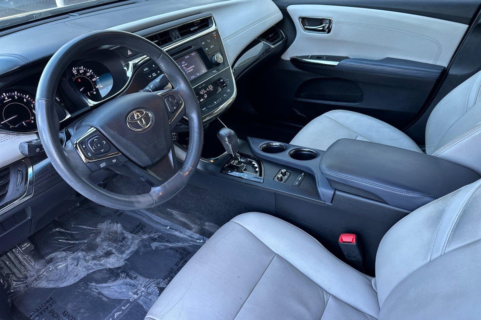 Used 2014 Creme Brulee Mica Toyota XLE Touring image 10