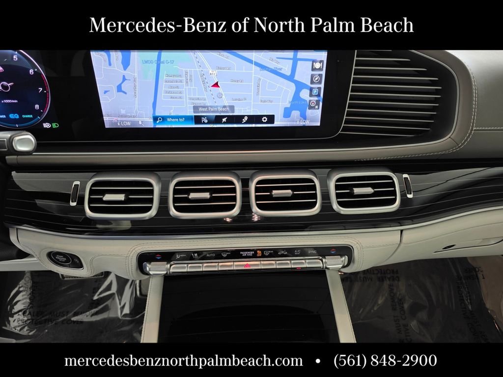 Used 2022 White Mercedes-Benz Maybach GLS 600 image 25