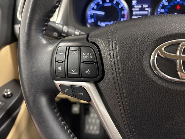 Used 2019 Blizzard Pearl Toyota LE Plus image 21