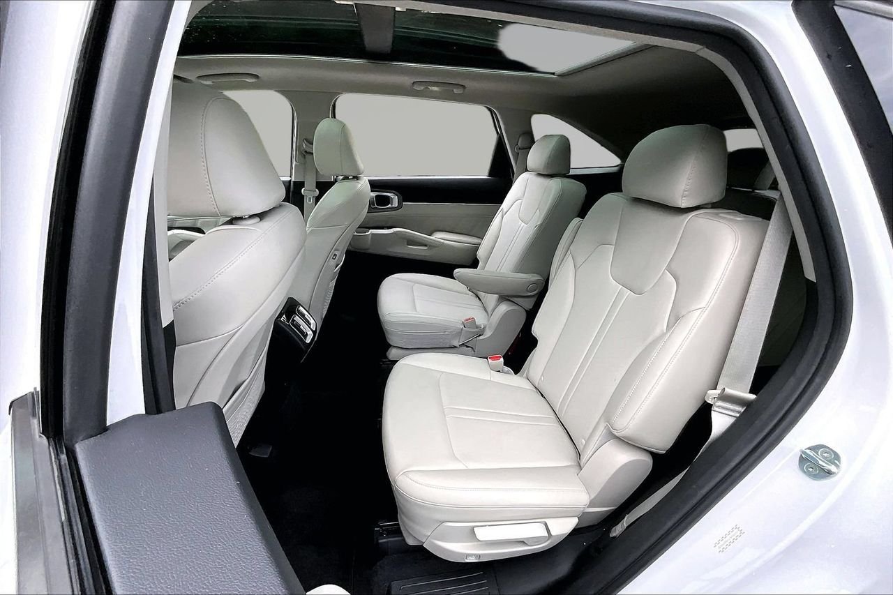 Used 2022 White Kia SX image 22