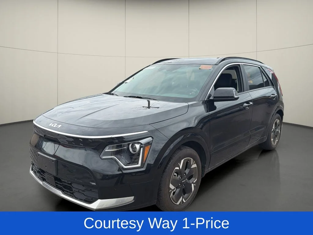 Used 2025 Black Kia Wind image 4