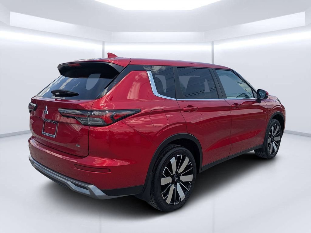 Used 2025  Mitsubishi SE image 3