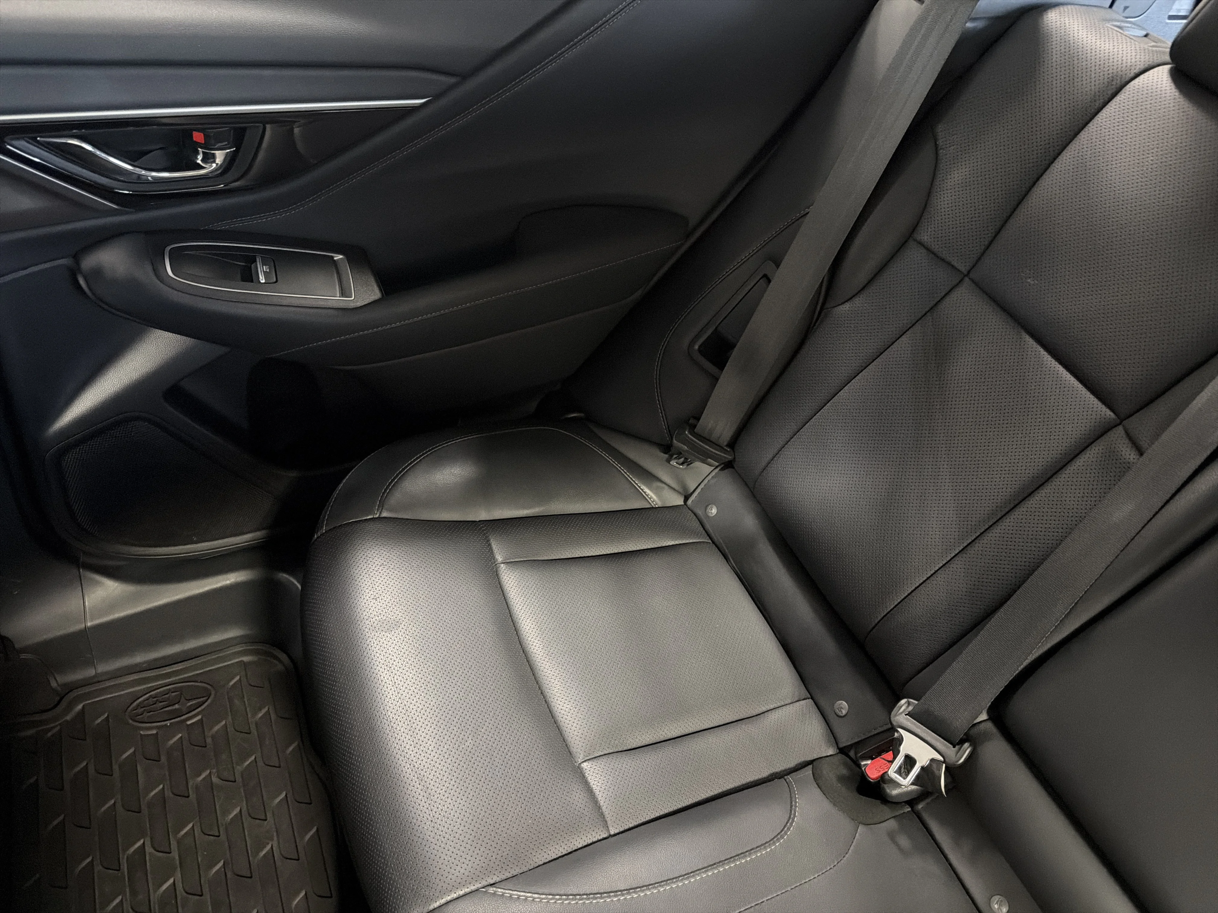 Used 2020 Magnetite Gray Metallic Subaru Limited image 12