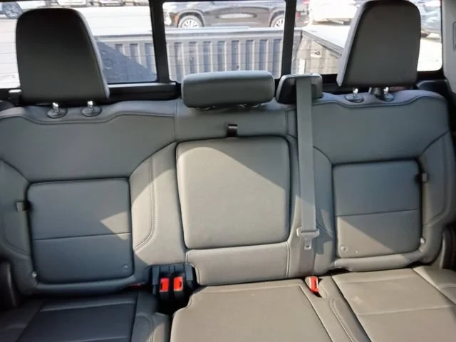Used 2023 VOLCANIC RED TINTCOAT GMC Elevation image 5