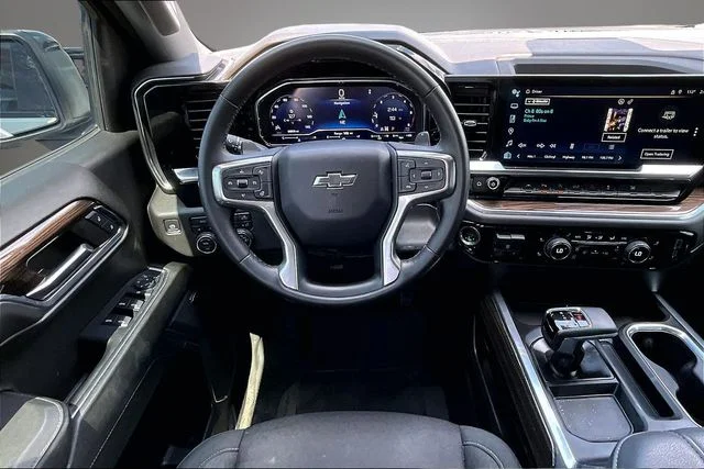 Used 2024 White Chevrolet RST image 9