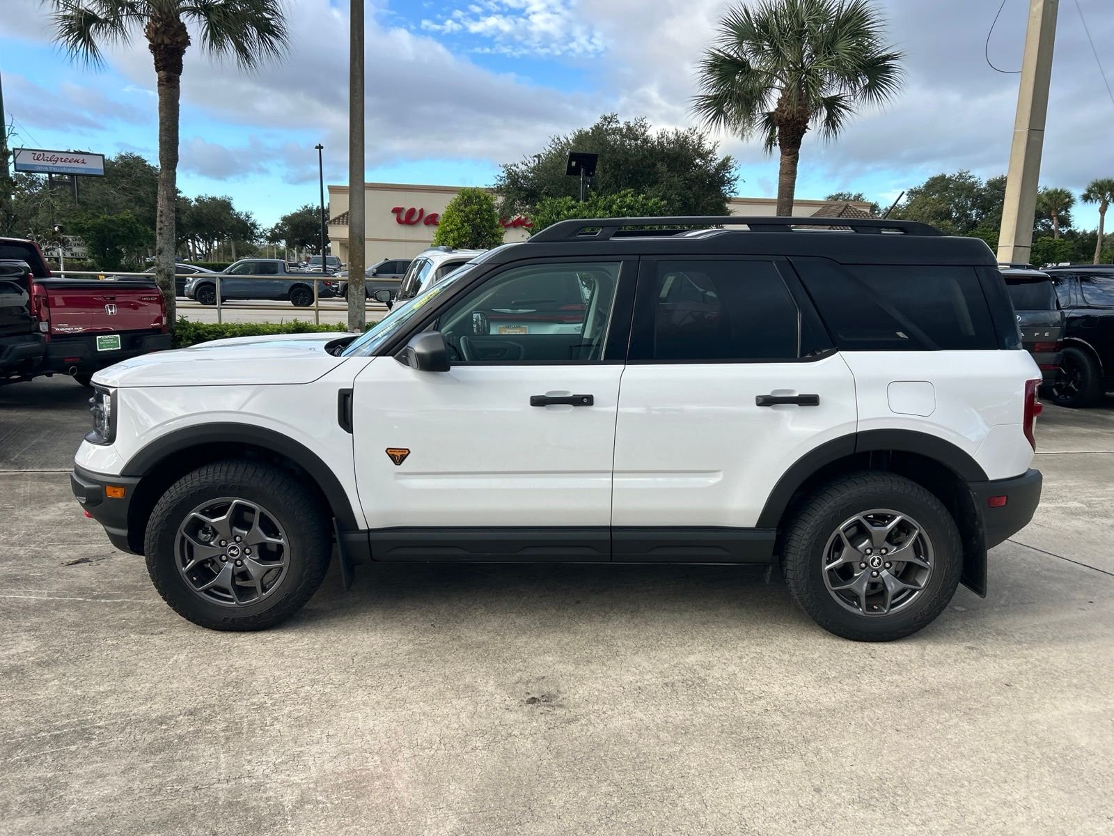 Used 2024 White Ford Badlands image 2