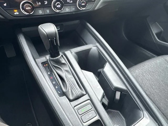Used 2025 White Honda SE image 23