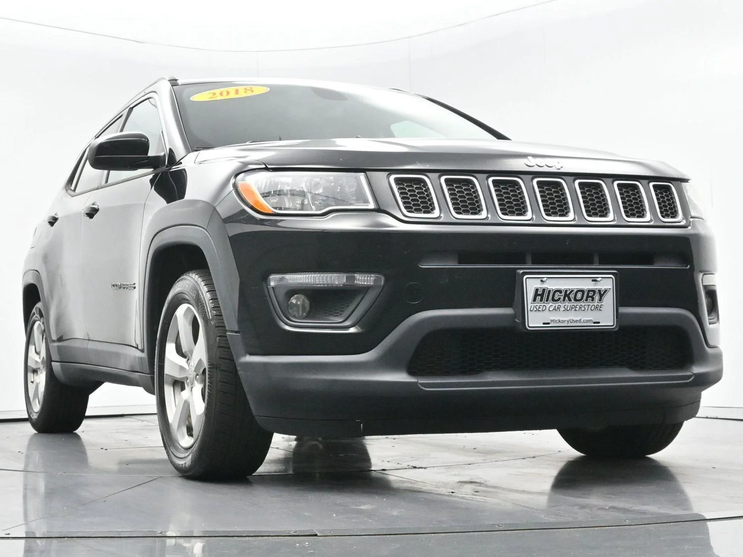 Used 2018 Diamond Black Crystal Pearlcoat Jeep Latitude image 42
