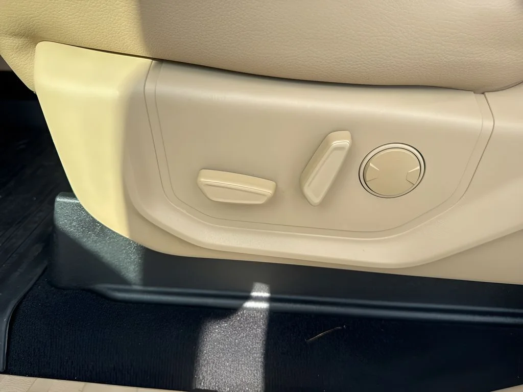 Used 2021 White Ford Lariat image 10
